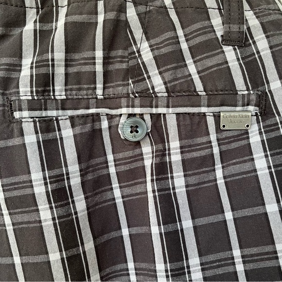•Calvin Klein• Men’s Black/Gray Plaid Shorts - Size 34 - Picture 7 of 10